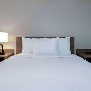 Queen Suite Mobility accessible